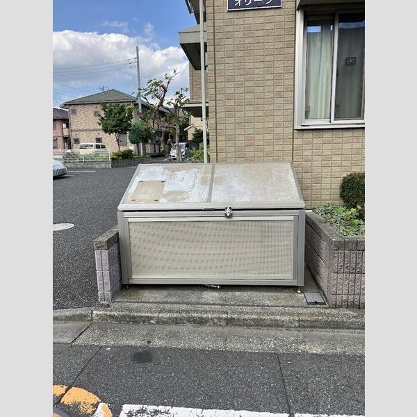 オリーブ303号室 ゴミストッカー