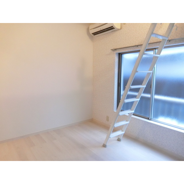 坂上カタコシ リビング