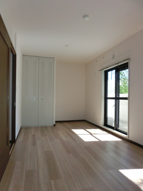 パレス武蔵野台壱番館0201号室 リビング