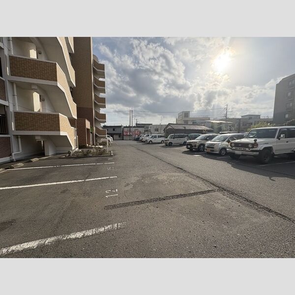 ベルファミーユ高根台Ⅲ 駐車場