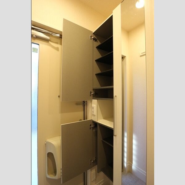 ジュモンターニュ201号室 シューズボックス