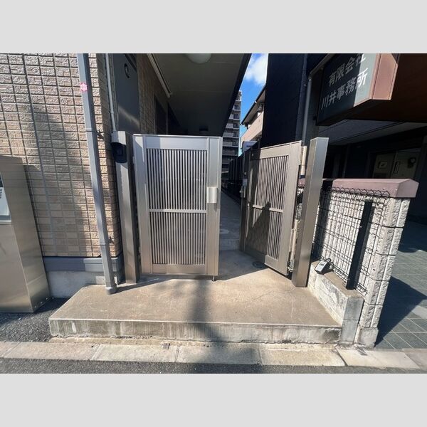 J-TRAD301号室 エントランス
