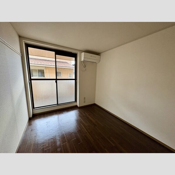 ヴェラクレスト　壱番館102号室 南西側洋室