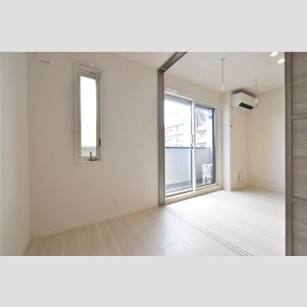 コグワルツ302号室 居室とリビングダイニング