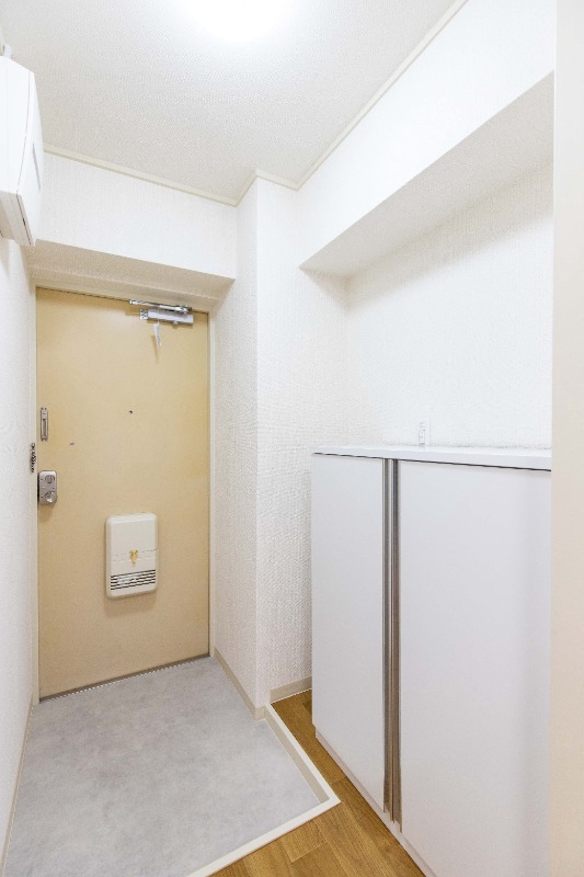 マルセンビル3階 玄関