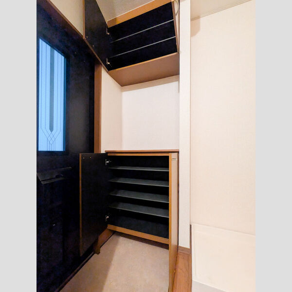 アルト・プエンテ105号室 玄関収納