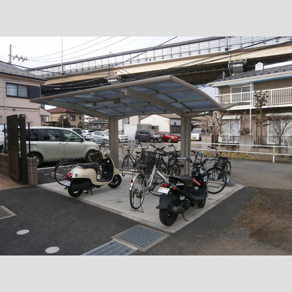 リヴェール 屋根付き駐輪場