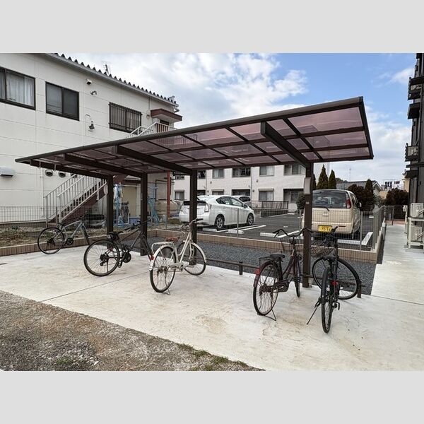 メゾンドール・カムイδ館 駐輪場