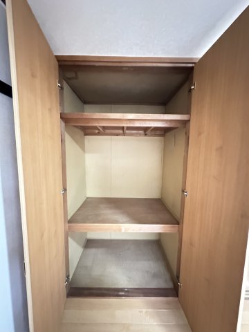 フラット井土ヶ谷203号室 収納