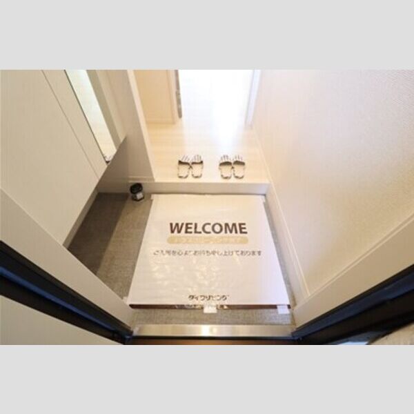 メゾン・ド・シャルマン 玄関