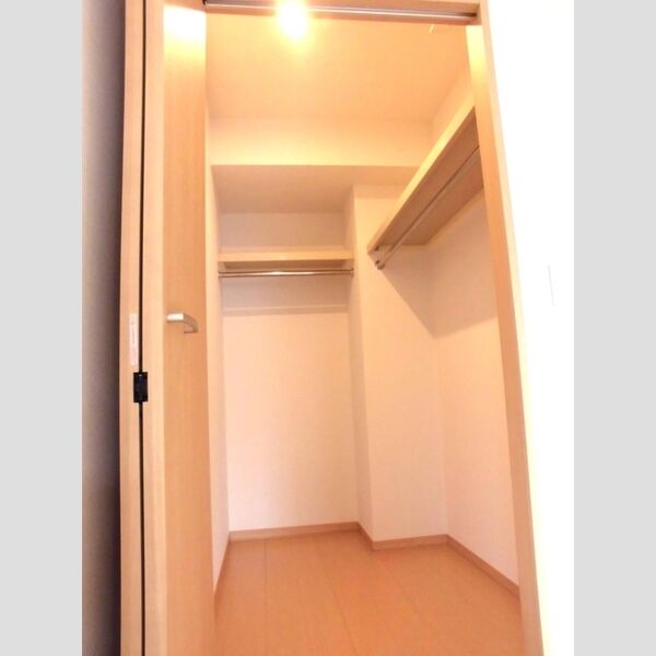 シュテルンハイム102号室 ウォークインクローゼット