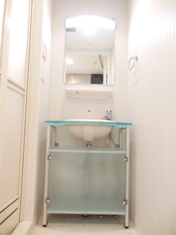 グランド・ガーラ新横浜South9階 スタイリッシュな独立洗面化粧台