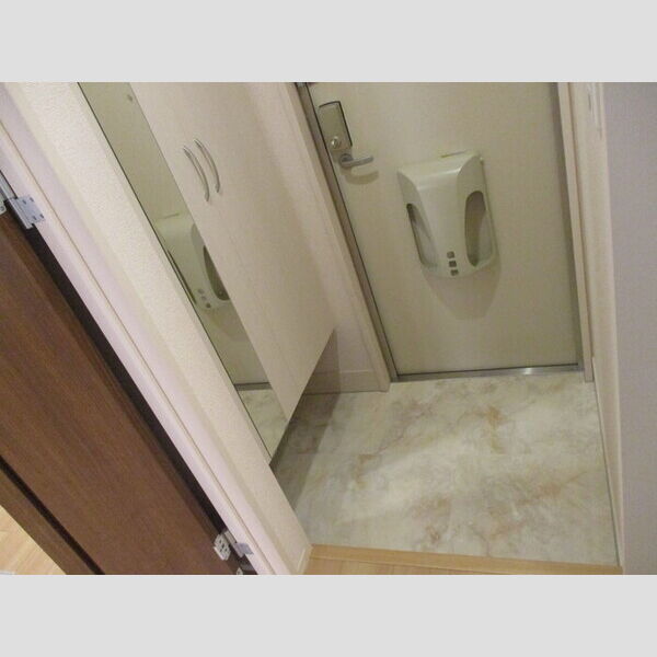 エクラシオール102号室 玄関