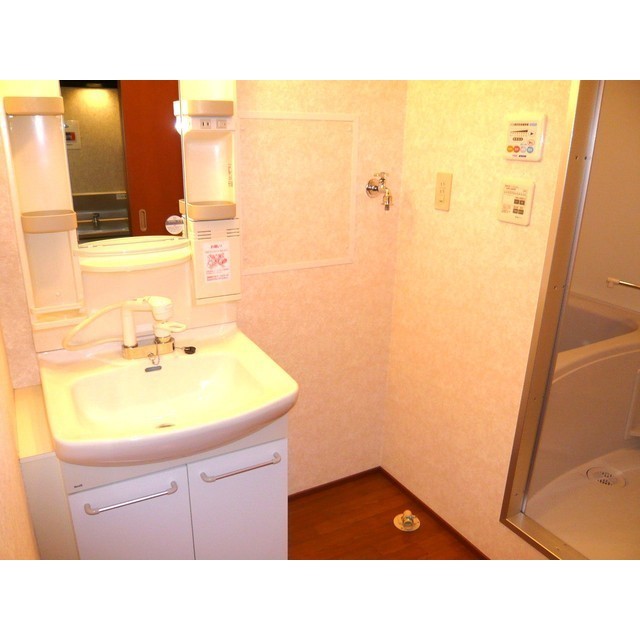 ヴェルデ205号室 嬉しい独立洗面台完備♪