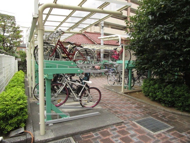 アイリス4階 駐輪場