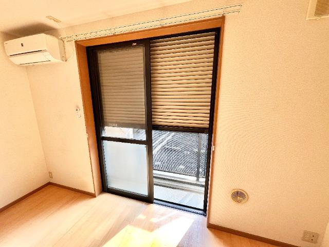 サンパティーク105号室 窓シャッター（イメージ）