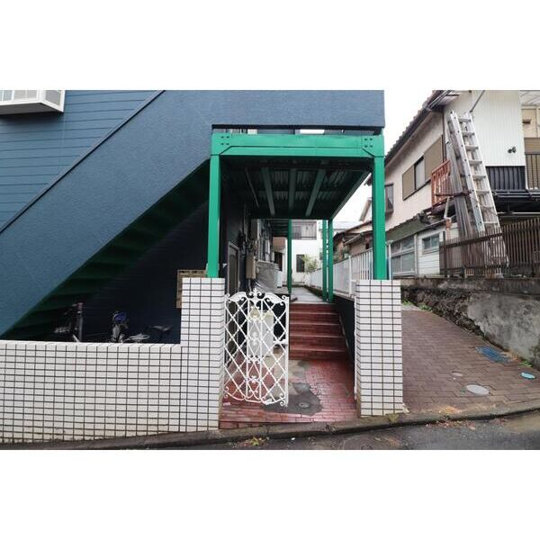 キンガハイツ白楽207号室 エントランス