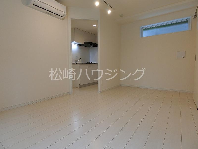 blue palette 中野平和の森 内観