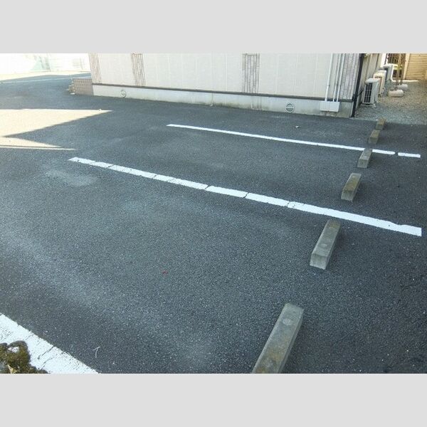 ユニキューブあつあい 駐車場