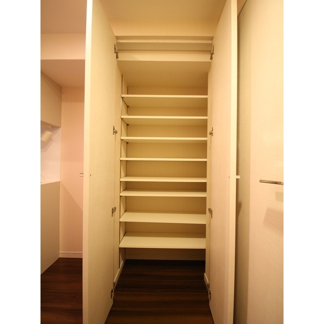 プレール・ドゥーク浜松町505号室 シューズボックス