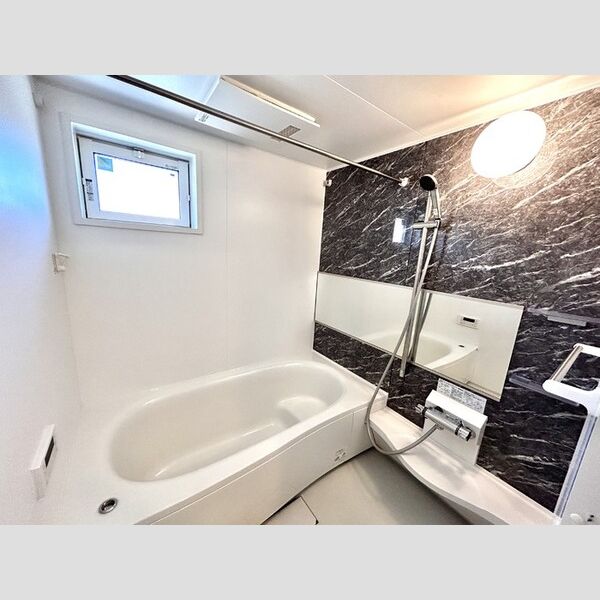 ロイヤルクレスト六号館303号室 浴室