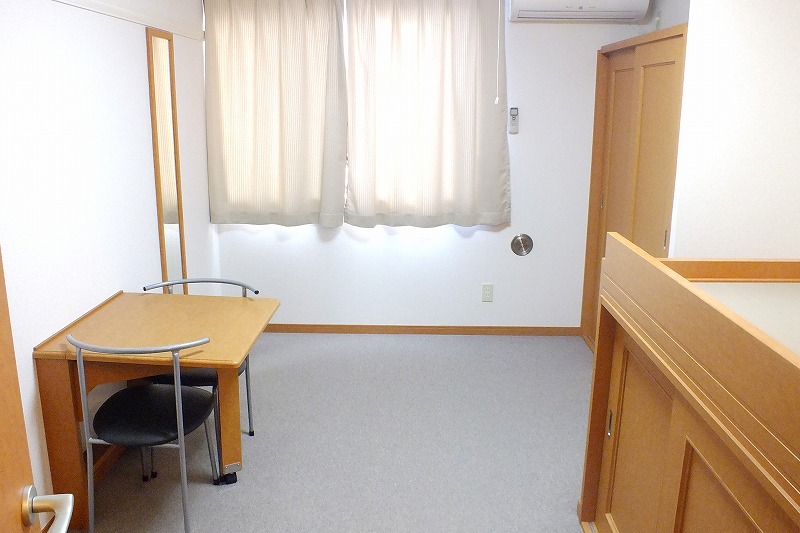 レオパレスザーリア リビング