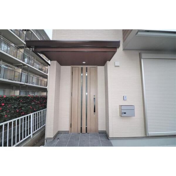 高津区新作6丁目戸建 エントランス