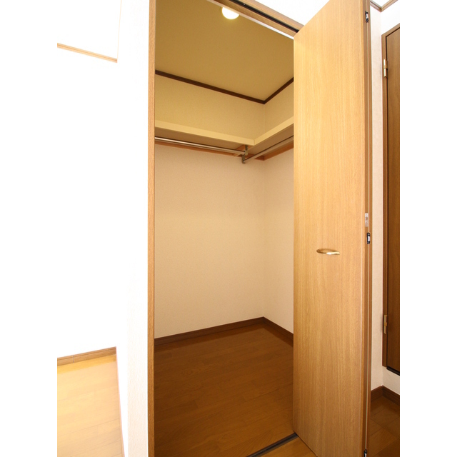 アンプルール フェール リリエンハイムⅡ302号室 ウォークインクローゼット