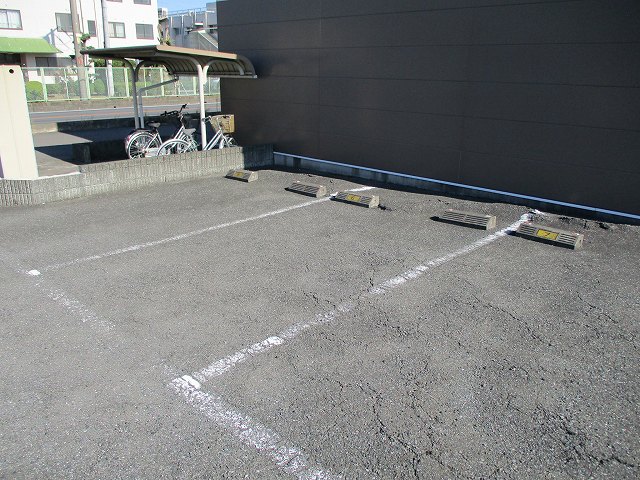 レオパレスソフィア102号室 外観