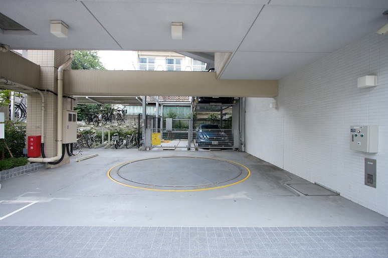 レジディア恵比寿南1階 駐車場