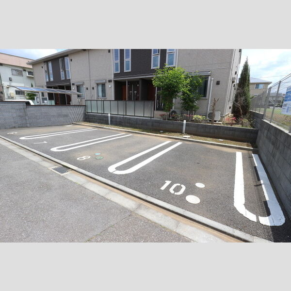 クレールフラッツ天王台 駐車場