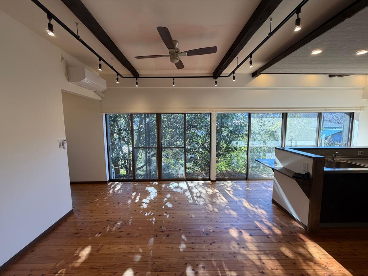 大人の隠れ家ヴィンテージ一軒家 光が降り注ぐ南向き20帖リビング