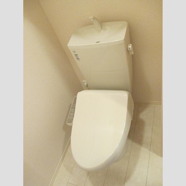 フローラルコート水無201号室 温水洗浄暖房便座