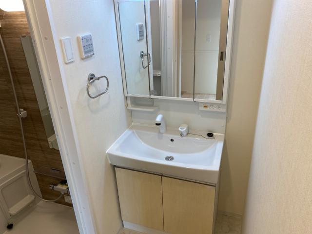 ソラーレ市川 洗髪洗面化粧台