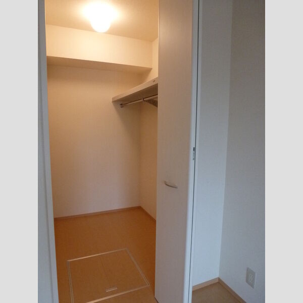 ムート中浦和102号室 ウォークインクローゼット