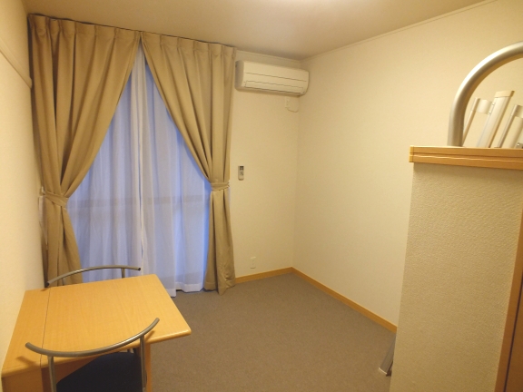 レオパレスカーニバルⅡ302号室 リビング