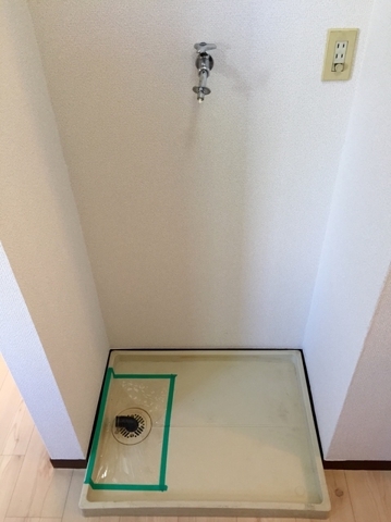 湘南ハイツ2階 洗濯機置場