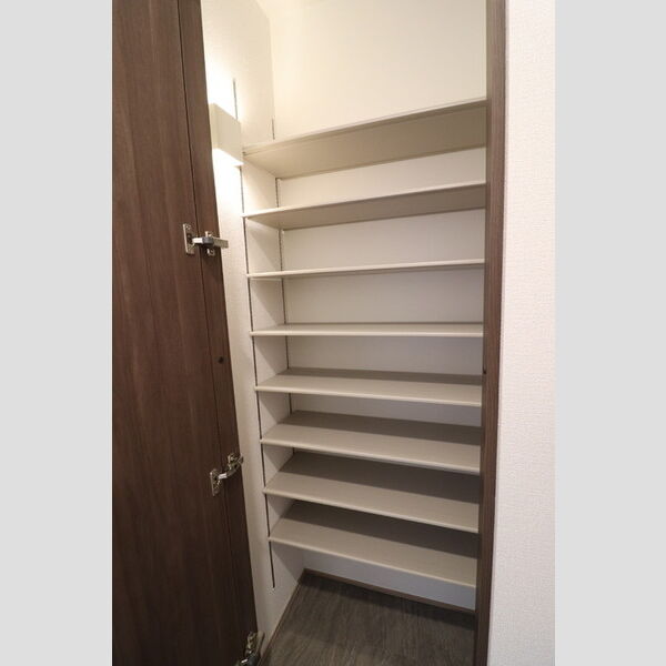 Noble villa浦和美園202号室 シューズクローク