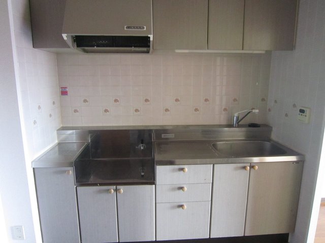 セシオン湘南0301号室 コンパクトなキッチンで掃除もラクラク