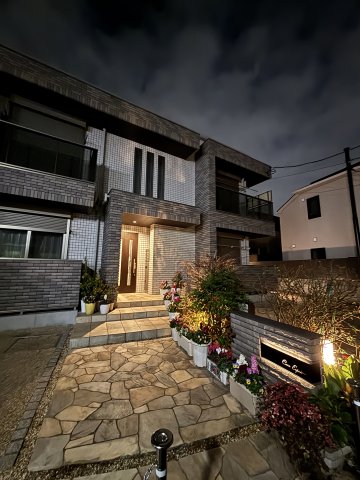 カーサエスポワール　Ａ棟202号室 丁寧に手入れされた植栽♪