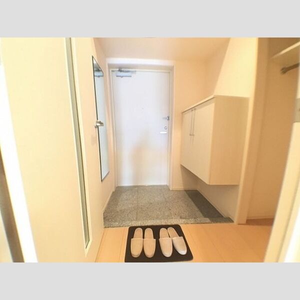 ジェイ・エス・ティ横浜東404号室 玄関