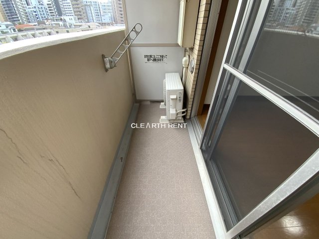 パレステュディオ新宿パークサイド9階 開放的で明るい空間を演出してくれるバルコニーです