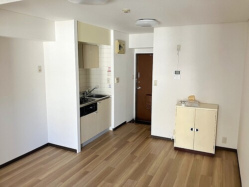 メゾーネ山下町 洋室　別角度