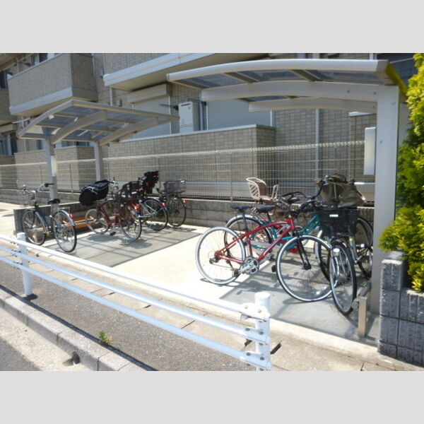 モダンコート　クレシア 駐輪場