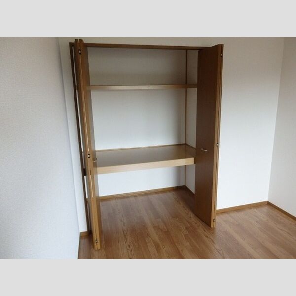 リビングタウン松ヶ島　B305号室 収納