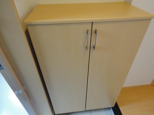 カーサ・デ・成田Ａ 玄関