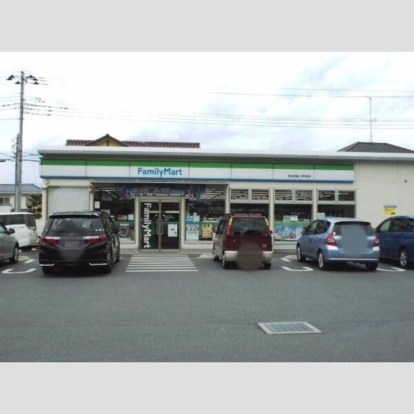 ラフォーレ ファミリーマート新堀小学校前店まで402m