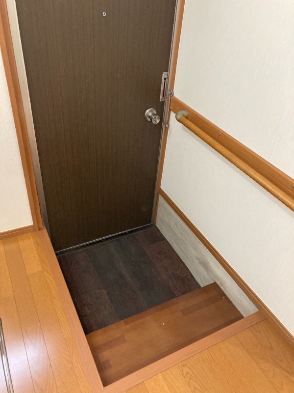 セブンミニマンション1階 玄関