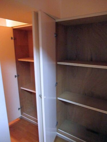 テレパレス船橋三咲Ａ棟5階 室内通路内収納　※同タイプ別部屋2021年6月撮影