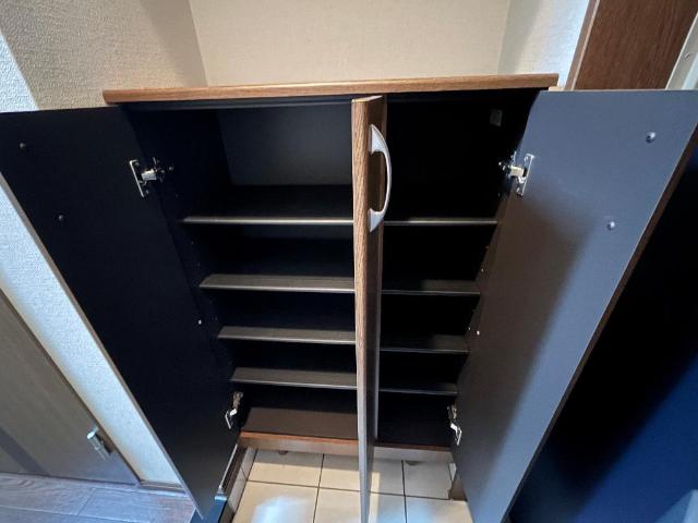 Ｂｒｉｌｌａｒ（ブリジャール）105号室 下駄箱